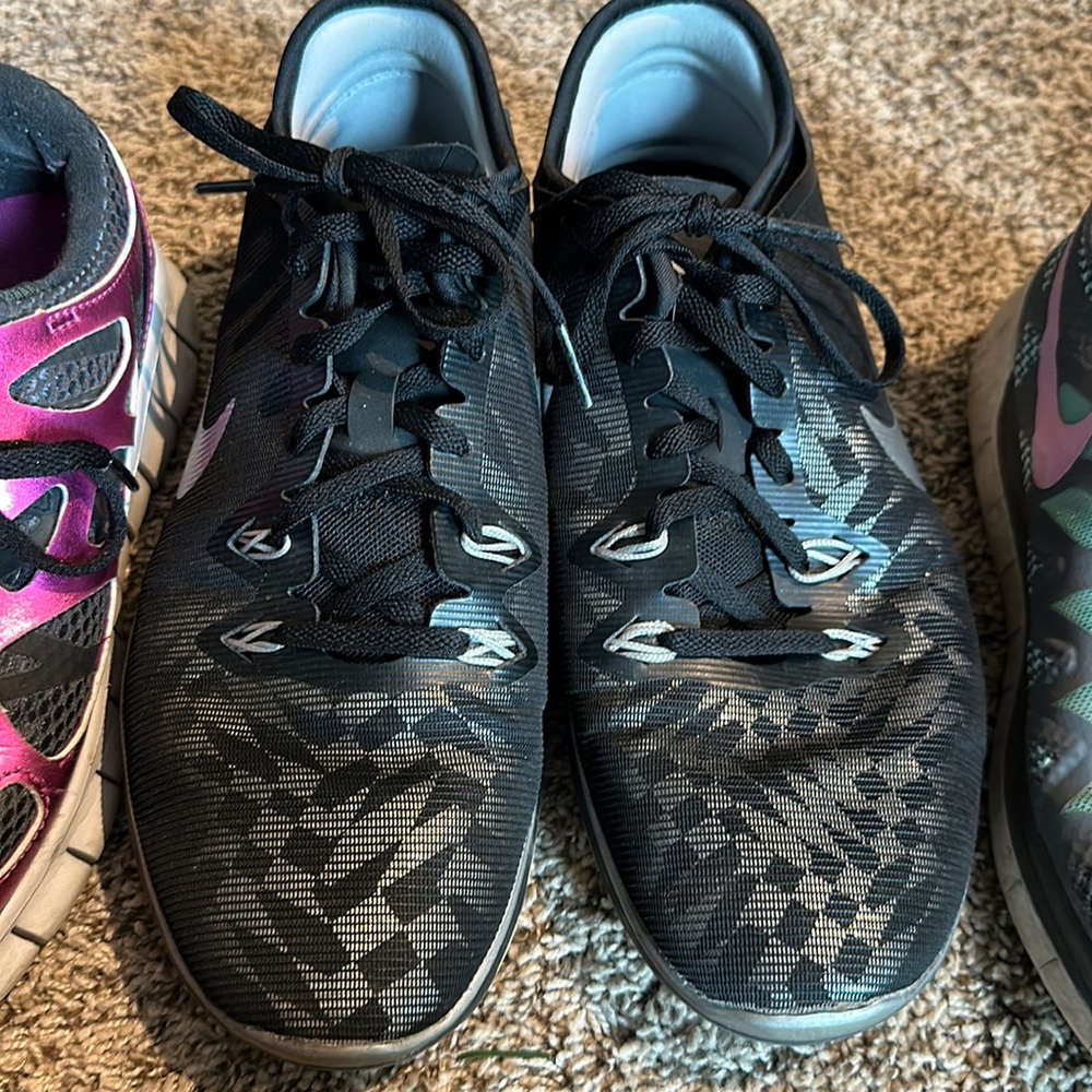Women’s Nike free run shoes black & silver metallic